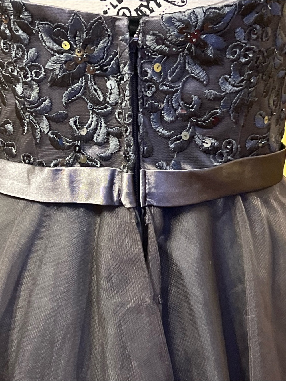 Morilee Madeline Gardner Embroidered Cocktail Dress in Charcoal Sz 8 - Picture 8 of 13